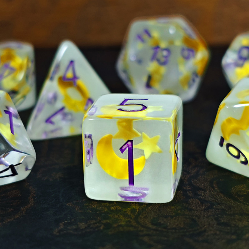 7個/セット 光る多面体ダイス 星 月 レジンダイスセット  - Board Game Dnd のレビューと価格